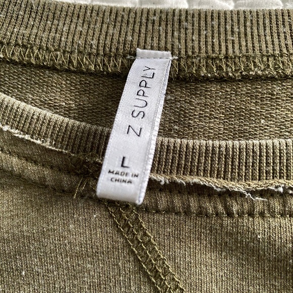 Z Supply Olive Green Sweatshirt Side Slit Size Lrg - Picture 4 of 9